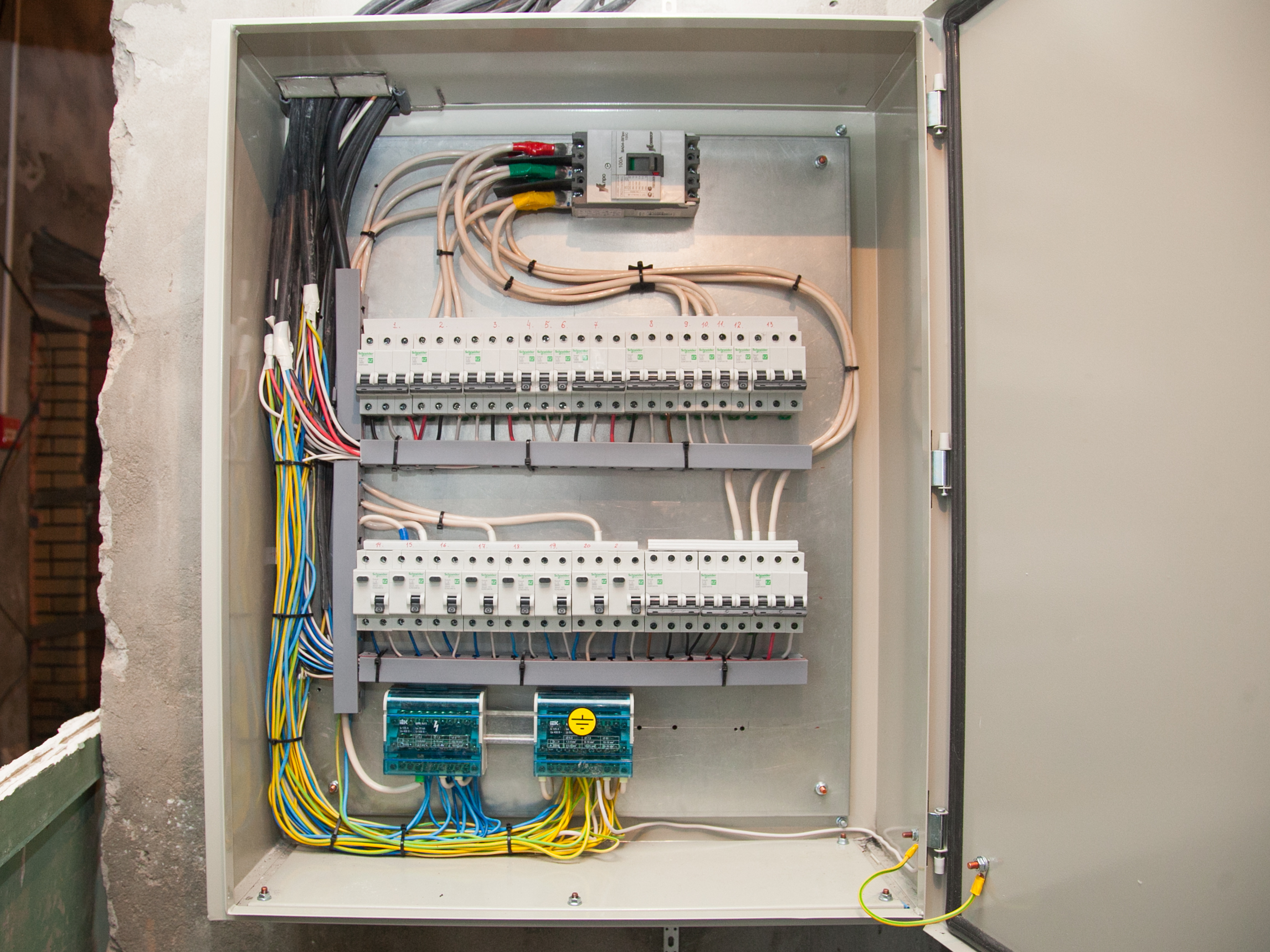 что такое щиток. электрощиток щр-11. щиток электрический. щиток аварийного освещения щао. электрощит с узо.