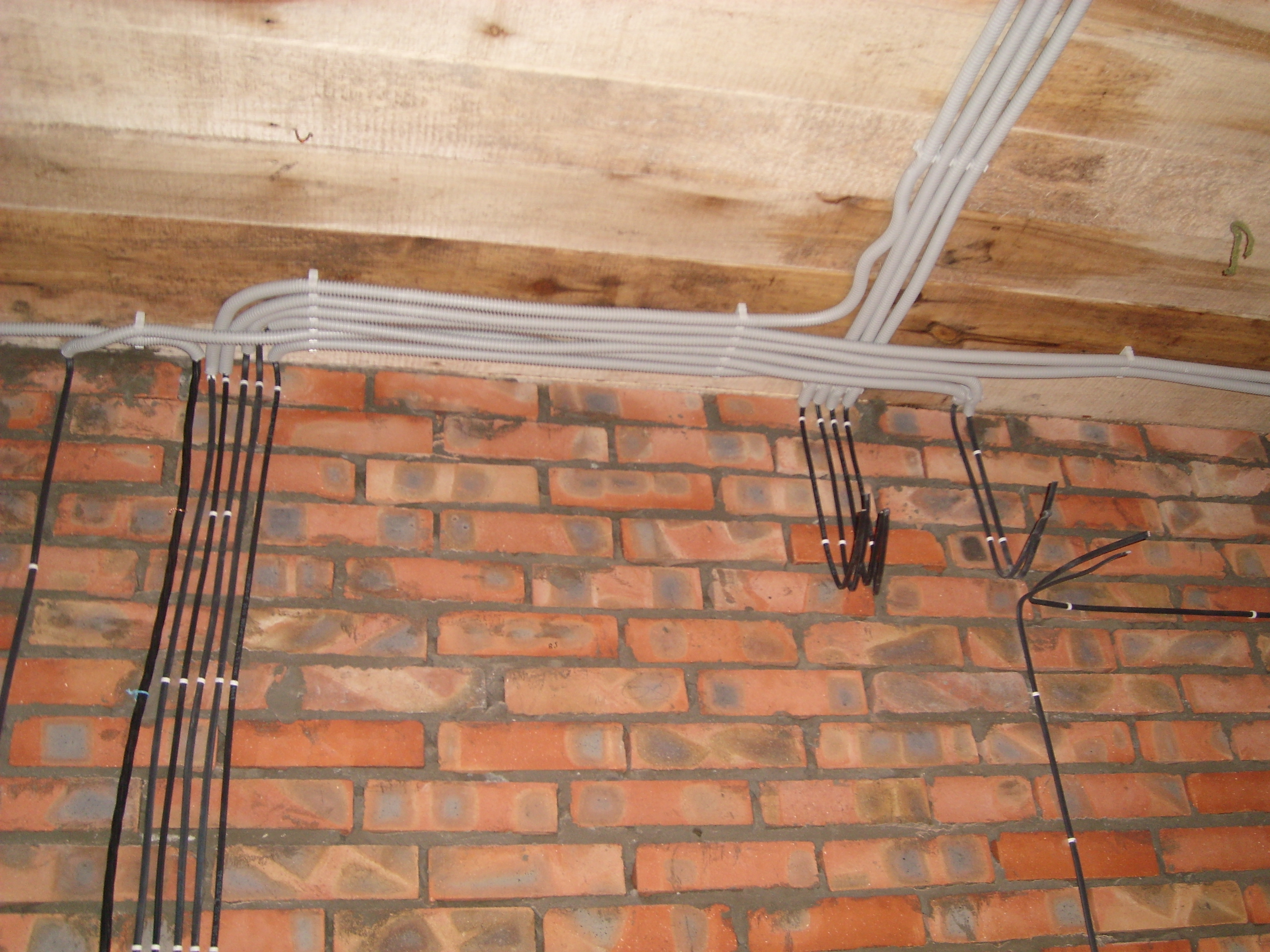 Горизонтальная прокладка кабеля в стене пуэ